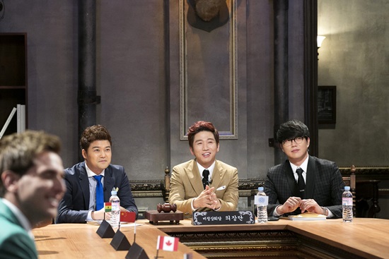 종합편성채널 JTBC 비정상회담의 임정아 PD가 프로그램 기획 의도와 외국인 패널에 대한 생각을 털어놨다./JTBC 제공