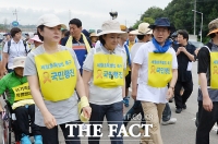 [TF포토] 세월호 유족과 함께 걷는 박영선 원내대표