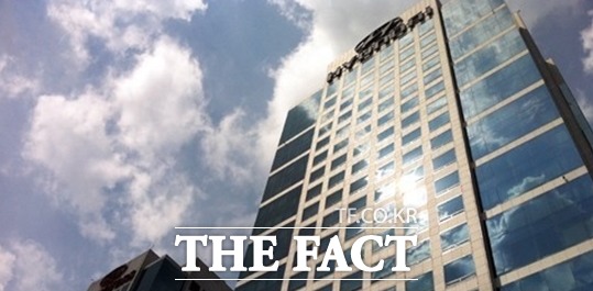 현대자동차와 기아자동차 등 완성차업체들이 환율 하락에 직면해 2분기 어닝쇼크를 맞았다./더팩트DB