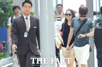 [TF포토] 신혼여행 떠나는 박지성-김민지, '빨리 가고 싶어요'