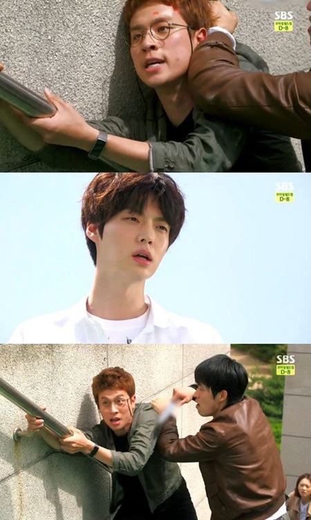 박정민은 옥상에서 범인을 체포하는 장면을 가장 만족하지 못하는 장면으로 꼽았다. / SBS 너희들은 포위됐다 방송 캡처