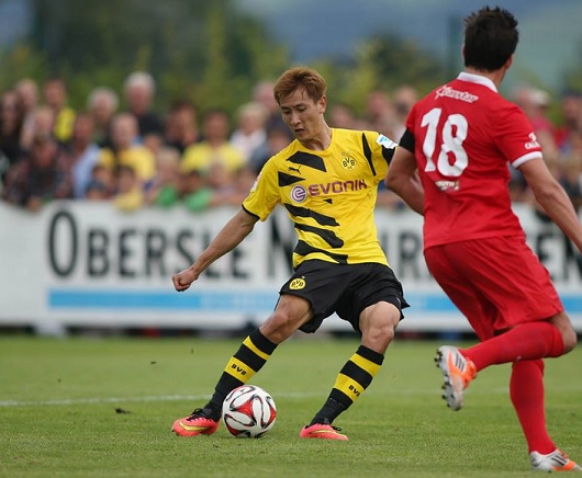 토르트문트 공격수 지동원이 4일 스위스에서 열린 라퍼스빌 조나와 프리시즌 연습경기에서 선발 출전해 2골을 터트리며 팀 10-0 대승에 힘을 보탰다. / 도르트문트 페이스북