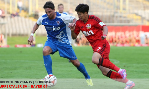 레버쿠젠 손흥민(오른쪽)이 6일 열린 부퍼탈러와 친선경기에서 상대 선수와 공을 다투고 있다. / 레버쿠젠 홈페이지