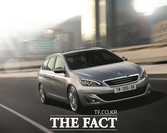 푸조의 공식 수입원 한불모터스가 20일에 진행되는 뤽 베송 감독의 신작 영화 루시 시사회 초청 이벤트를 연다고 11일 밝혔다. / 한불모터스 제공