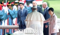 [TF포토] 박근혜 '어서오세요, 프란치스코 교황'