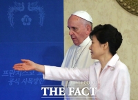 [TF포토] 프란치스코 교황 안내하는 박근혜 대통령