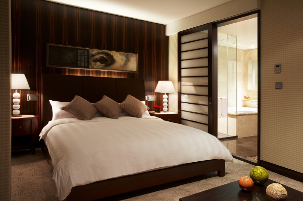 롯데호텔서울은 명절의 피로를 풀 수 있는 ‘추석 휴(休) 패키지’를 선보인다.