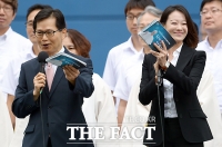 [TF포토] 교황 방한 행사 진행하는 김창옥-문지애