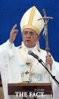 [TF포토] 노란리본 달고 미사 집전하는 프란치스코 교황
