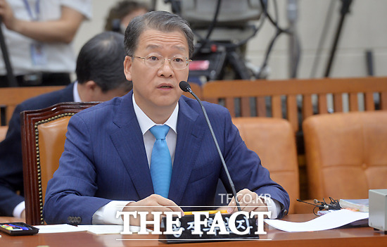 임환수 국세청장 후보자가 18일 오전 서울 여의도 국회 기획재정위원회 전체회의실에서 열린 인사청문회에서 답변하고 있다. /문병희 기자