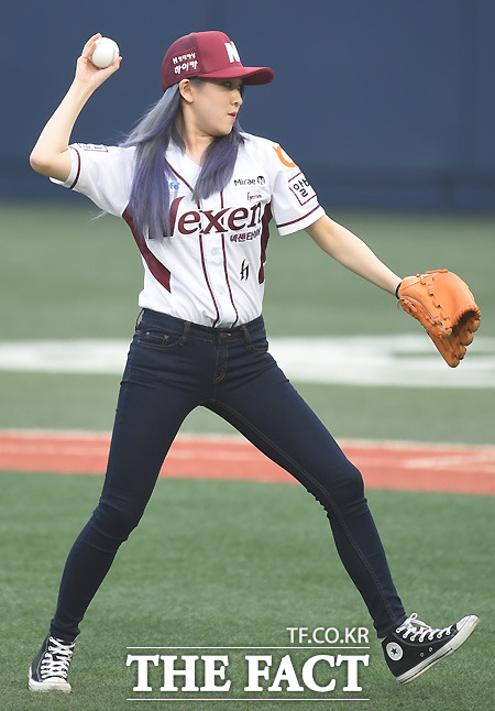 피프틴앤드의 백예린이 시구자로 나서 화제가 되고 있다./최용민 기자