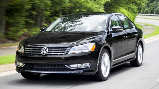 폭스바겐은 다운 사이징 기술이 적용된 1.8 가솔린 엔진의 파사트 1.8 TSI를 20일부터 국내에 판매한다./폭스바겐 제공