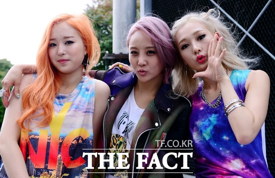 걸그룹 에이코어(왼쪽부터 케미 민주 지영)가 싱글 페이데이로 가요계에 데뷔 신고식을 치렀다. /김슬기 기자