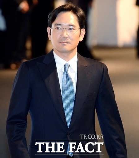 이재용 삼성전자 부회장은 최근 이건희 삼성전자 회장이 건강상의 이유로 자리를 비우고 있는 3개월 사이 현안을 직접 챙기는 등 경영 보폭을 늘리고 있다./더팩트DB