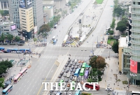 [TF포토] 차량 이동 멈춘 광화문 광장