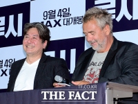 [TF포토] 최민식-뤽 베송, '화기애애한 시사회'