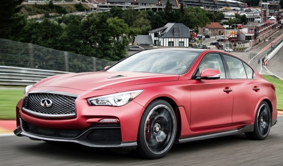 F1 레이서 세바스찬 베텔이 벨기에 스파-프랑코샹 레이스 서킷에서 인피니티 Q50 오 루즈 프로토타입의 성능을 시험했다./인피니티 제공