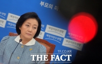 [TF포토] 박영선, '유민아빠 이송…빨간불 켜진 부모의 마음'