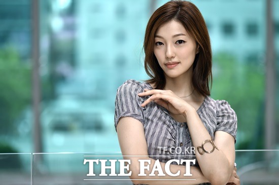 혈액형, 출신, 긴 무명 생활 등 기자와 공통분모를 찾아 허심탄회한 얘기를 펼쳤던 이엘./최진석 기자