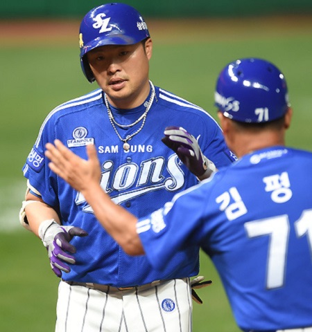 박한이의 결승타를 앞세운 삼성 라이온즈가 26일 부산 사직구장에서 열린 2014 한국야쿠르트 세븐 프로야구 롯데 자이언츠 원정 경기에서 10-7로 역전승했다. / 더팩트 DB
