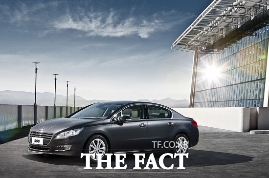 26일 한불모터스가 기존 기존 508 악티브에 첨단 편의사양을 추가한 푸조 508 1.6 e-Hdi Lux Pack 모델을 국내 시장에 50대 한정 출시했다고 밝혔다. / 한불모터스 제공