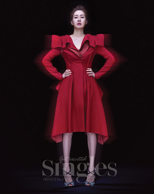 이요원 화보 공개로 누리꾼들의 관심이 집중됐다./싱글즈 제공