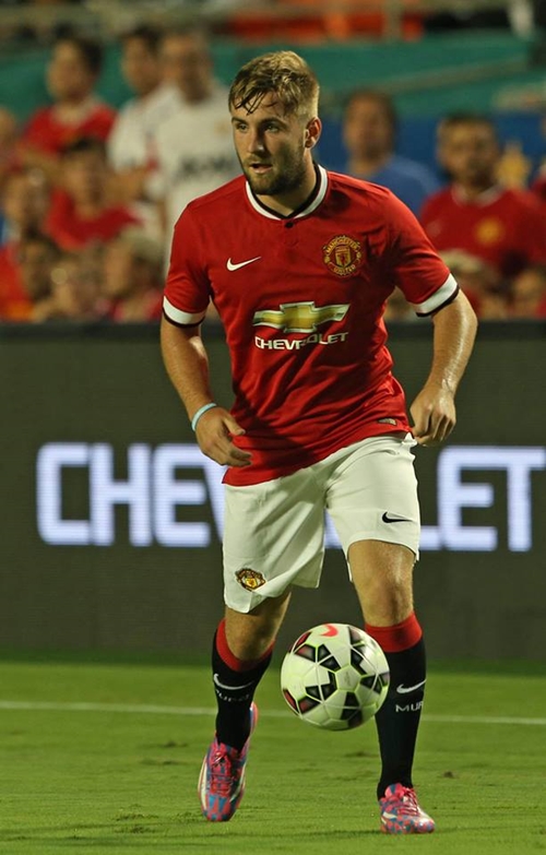 루크 쇼는 3000만 파운드의 이적료에 맨유 유니폼을 입었다. / 맨유 페이스북 캡처