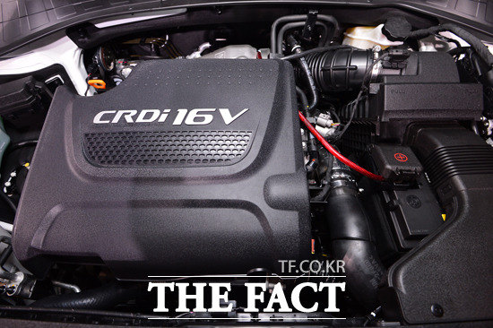신형 쏘렌토에 탑재된 R2.0 디젤 엔진은 최고 출력 186마력, 최대 토크 41.0㎏.m의 주행 성능을 발휘한다.