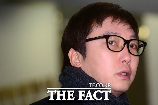 도박 논란으로 자숙하고 있는 탁재훈이 아내 이모 씨와 이혼 소송을 진행하고 있는 가운데 기습적으로 음원을 발매했다. /남윤호 기자