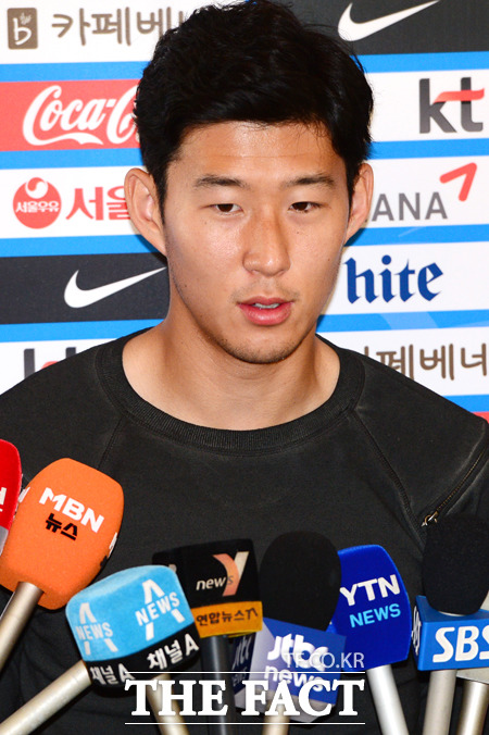 손흥민이 경기도 고양시 일산동구 엠블호텔에서 열린 축구 대표팀 소집식에 참석해 소감을 밝히고 있다. / 일산 = 남윤호 기자