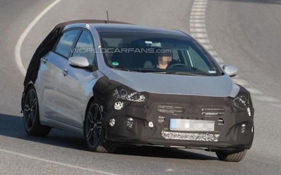 현대자동차의 신형 i30이 월드카팬스에 의해 스파이샷에 노출됐다./월드카팬스 캡처