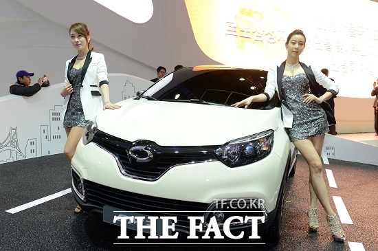 르노삼성자동차가 다섯 번째 라인업으로 출시한 소형 SUV QM3는 ℓ당 18.5km의 높은 연비를 자랑하며 국산차의 자존심을 살렸다. / 더팩트 DB