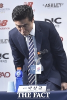 [TF포토] 인사하는 서울 이랜드 FC 박상균 대표