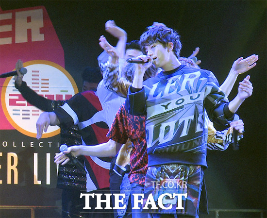 그룹 2PM이 13일 오후 경기 고양시 일산 킨텍스에서 열린 2014 SGC 슈퍼 라이브 인 서울 행사에서 신곡 미친 거 아니야 무대를 펼치고 있다./사진=해당 영상 캡처