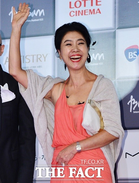 배우 김부선이 이전부터 관리비 문제로 부녀회와 갈등을 빚어 온 것으로 밝혀졌다. 김부선은 부녀회와 갈등으로 은퇴까지 선언한 적이 있다./배정한 기자