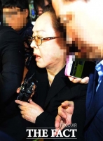 [TF포토] 전양자, 몰려드는 취재진에 '찡그린 얼굴'