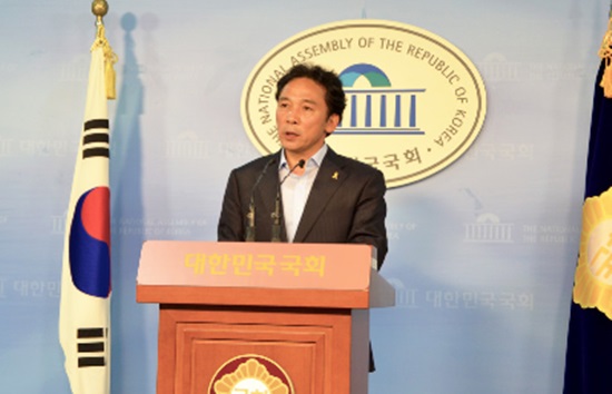 국회 교육문화체육관광위원회 소속 정의당 정진후 의원은 16일 보도 자료를 내고 인터넷 매체 뉴스타파와 공동으로 한국체육대학교 교수와 대학원생들의 연구 논문을 분석한 결과, 합법적인 절차를 지키지 않고 무단으로 인간의 근육과 지방을 추출한 불법 생체시험이 2000년 이후에만 모두 21차례 진행된 것으로 드러났다고 밝혔다./정진후 홈페이지