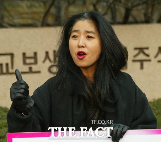 김부선이 송파 세 모녀 자살 사건을 떠올리며 아파트 난방비 비리 사건에 대해 목소리를 높였다. /더팩트DB