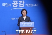 [TF포토] 박영선, '장막 걷고 국회 복귀'