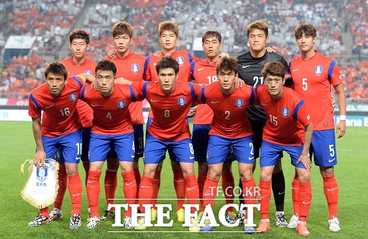 한국 축구 대표팀이 지난 5월 28일 튀니지전을 앞두고 포즈를 취하고 있다. / 임영무 기자
