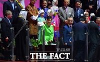 [TF포토] 멀리서도 보이는 박근혜 대통령의 연두색 의상