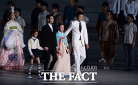 [TF포토] 김수현-안숙선-장동건, '아시아로 향해요'
