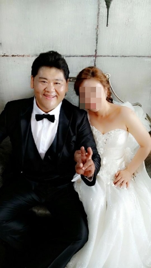 박광덕(왼쪽)은 신부를 평생 아껴줄 것이라고 다짐했다. / 박광덕 제공