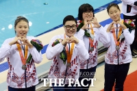 [TF포토] 여자 혼계형 은메달 '사랑스런 소녀들'