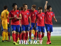 [TF포토] 한국 남자 축구, 8강 확정 '일본 나와라!'