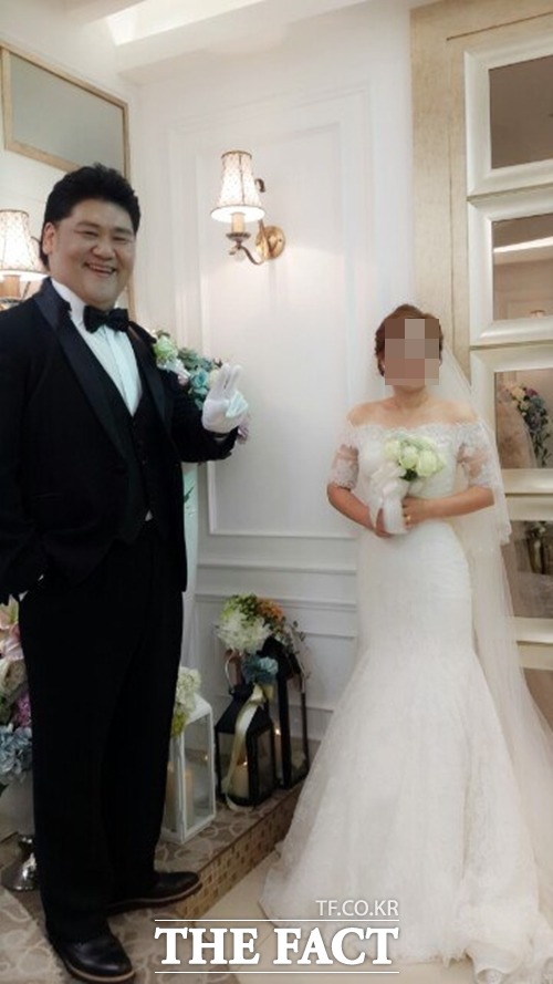 제2의 인생을 시작한 박광덕(왼쪽)이 신부와 함께 환하게 웃고 있다. / 박광덕 제공