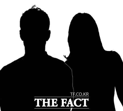 26일 남녀경찰이 한밤중 도심 공원에서 나체로 성행위를 하다 경찰에 적발된 사실이 뒤늦게 밝혀졌다./더팩트 DB