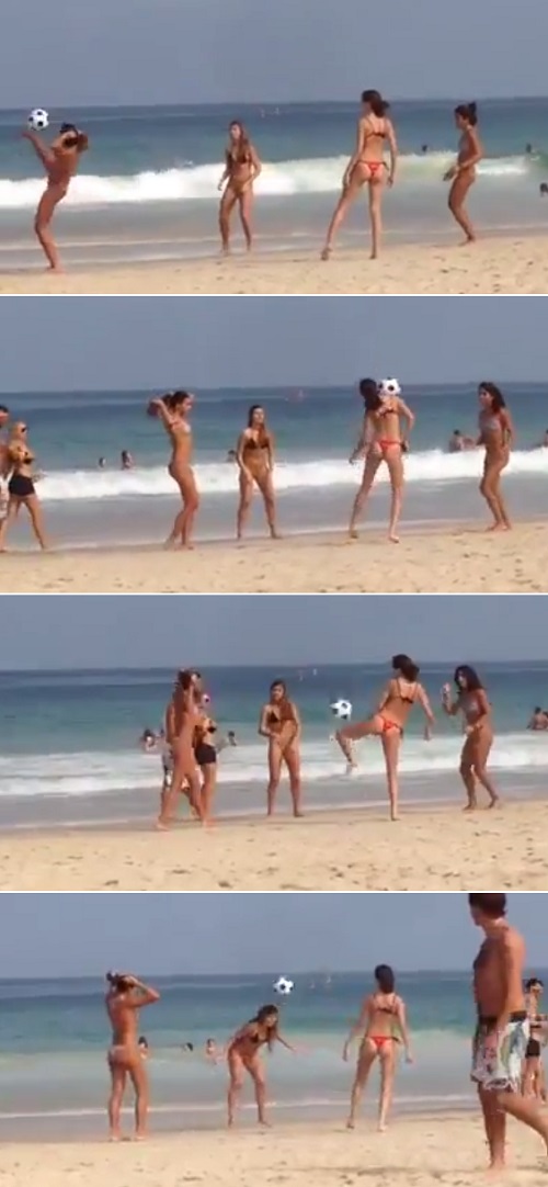 브라질 미녀들이 해변가에서 공을 떨어뜨리지 않고 패스를 주고받고 있다. / 유튜브 영상 캡처