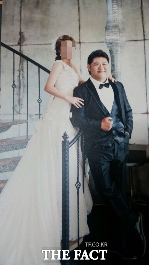 박광덕(오른쪽)은 신부에게 항상 감사하다는 뜻을 드러냈다. /박광덕 제공