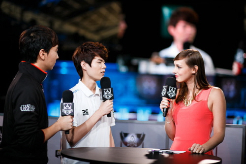 롤드컵 한국 대표로 출전한 삼성블루의 데프트 김혁규. 데프트 김혁규는 프나틱 레클레스와 대결에서 패하며 고개를 떨궜지만 이후 경기에서 매번 캐리하는 경기력으로 삼성블루의 승리를 주도했다.